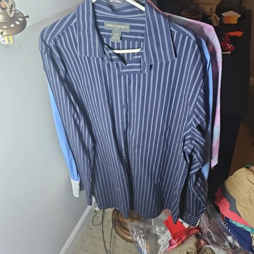 Banana Republic Men's Dark Blue Pinstripe‎ Shirt